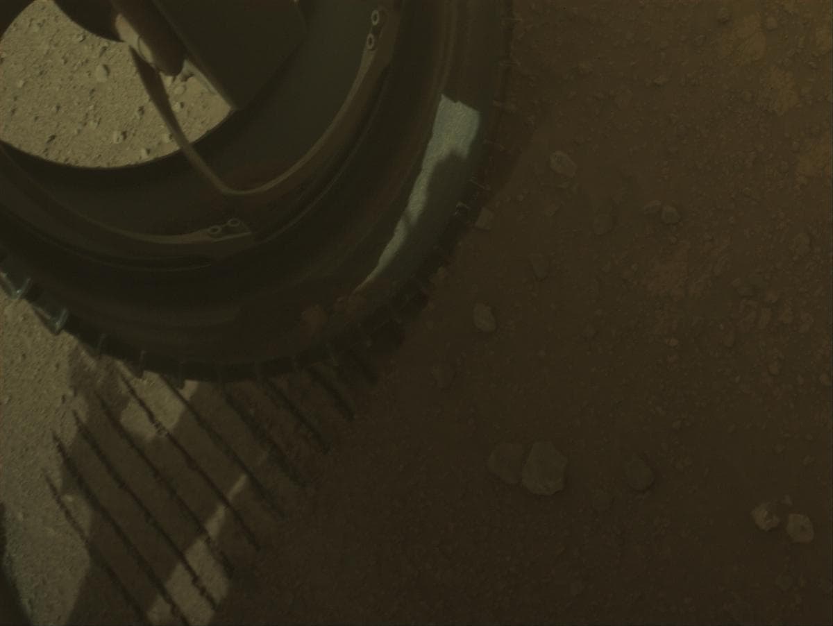 Foto de Marte da câmera FRONT_HAZCAM_LEFT_A