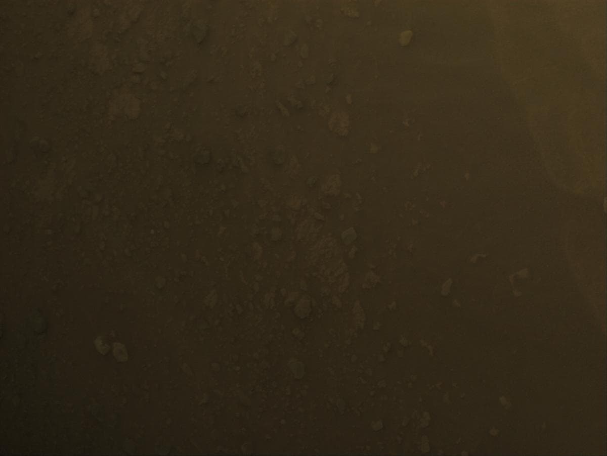 Foto de Marte da câmera FRONT_HAZCAM_RIGHT_A