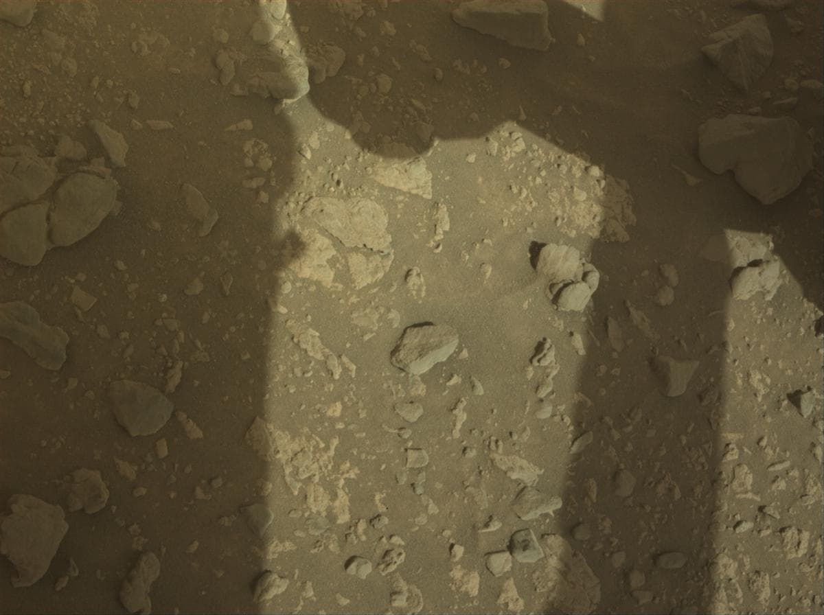 Foto de Marte da câmera FRONT_HAZCAM_RIGHT_A