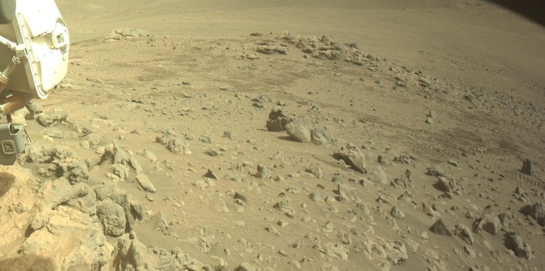 Foto de Marte da câmera FRONT_HAZCAM_LEFT_A