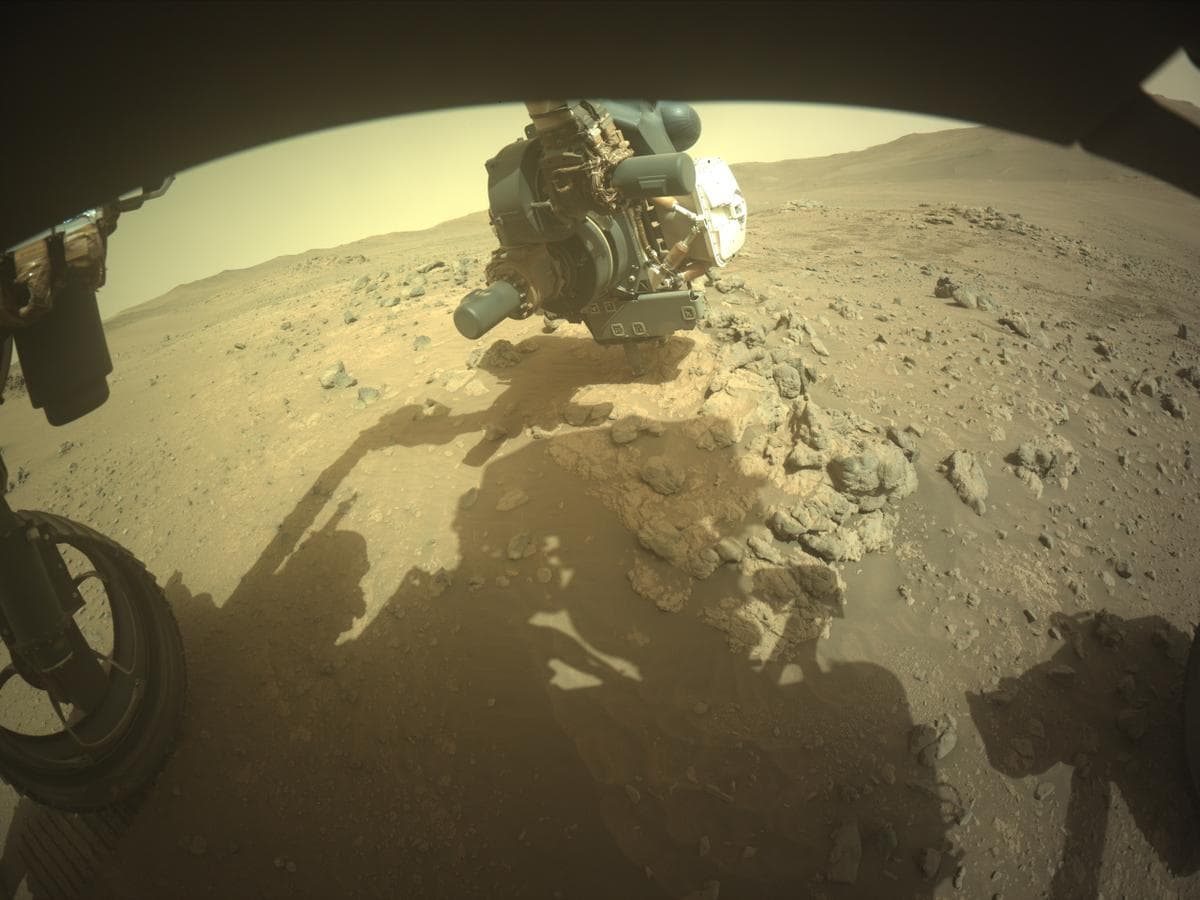 Foto de Marte da câmera FRONT_HAZCAM_LEFT_A