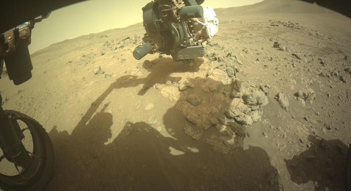 Foto de Marte da câmera FRONT_HAZCAM_LEFT_A