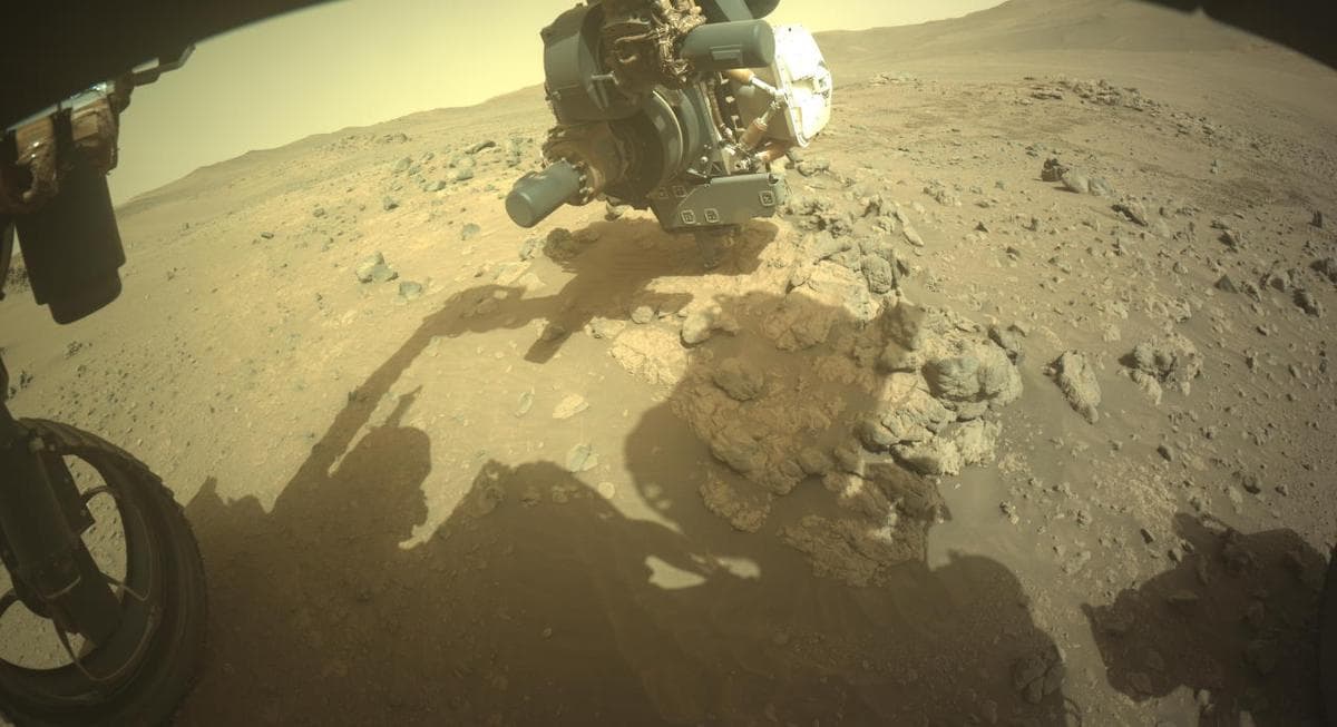 Foto de Marte da câmera FRONT_HAZCAM_LEFT_A