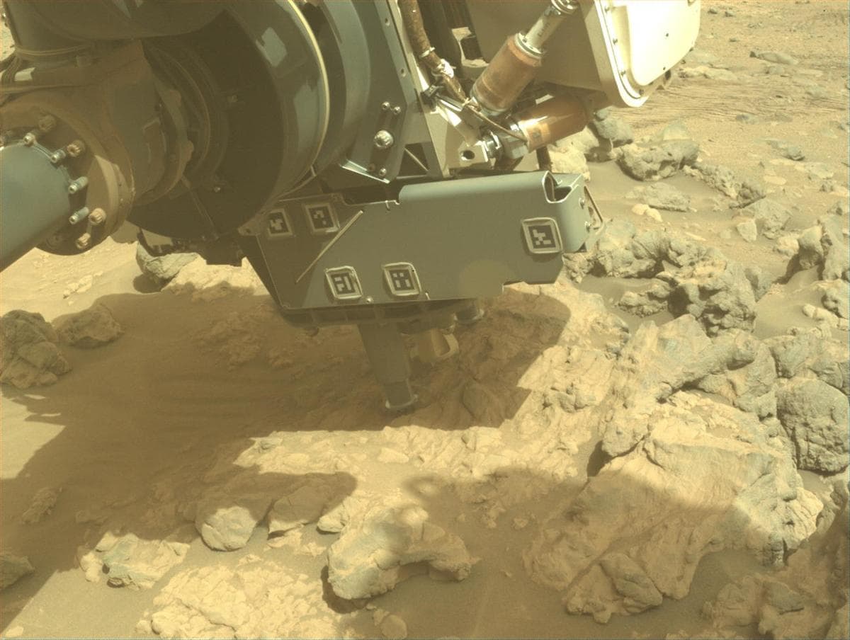 Foto de Marte da câmera FRONT_HAZCAM_LEFT_A