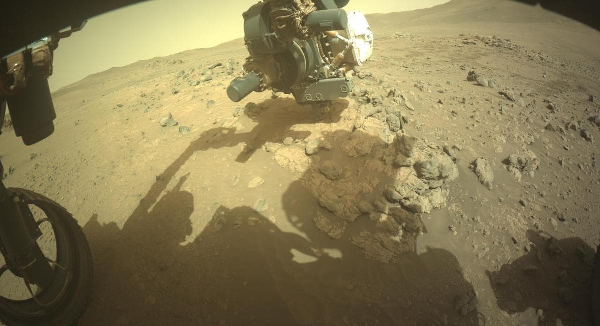 Foto de Marte da câmera FRONT_HAZCAM_LEFT_A