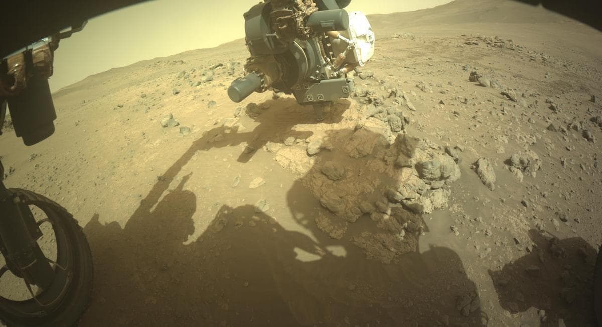 Foto de Marte da câmera FRONT_HAZCAM_LEFT_A