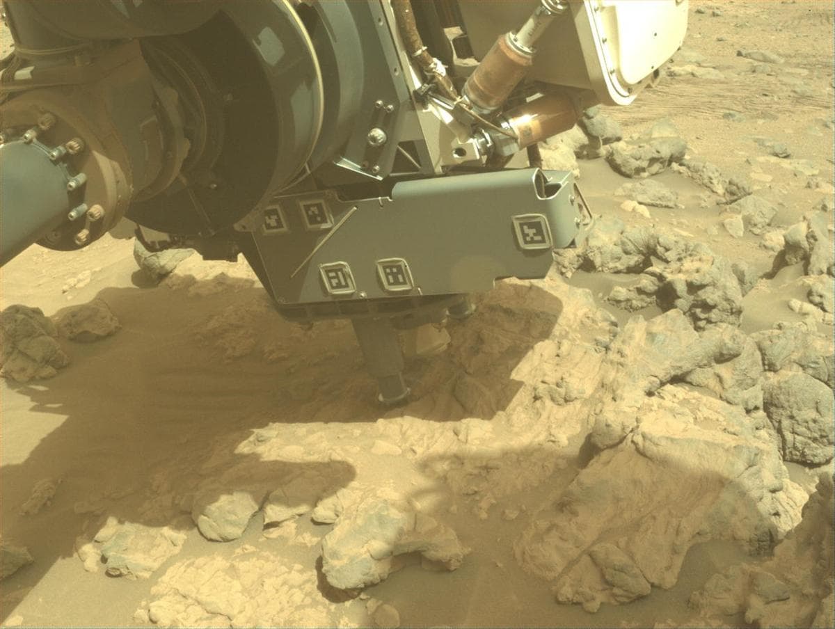 Foto de Marte da câmera FRONT_HAZCAM_LEFT_A