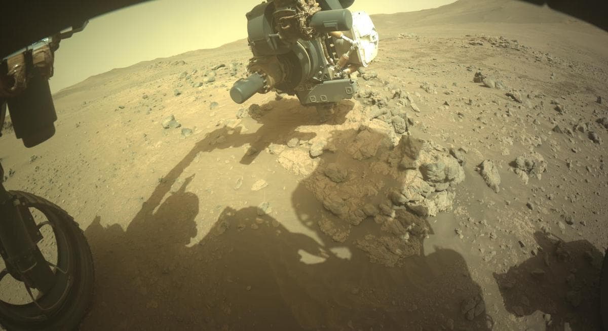 Foto de Marte da câmera FRONT_HAZCAM_LEFT_A