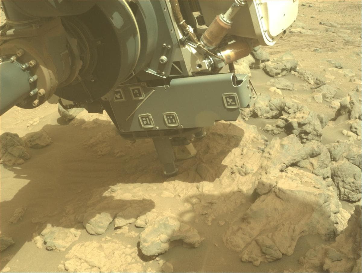 Foto de Marte da câmera FRONT_HAZCAM_LEFT_A