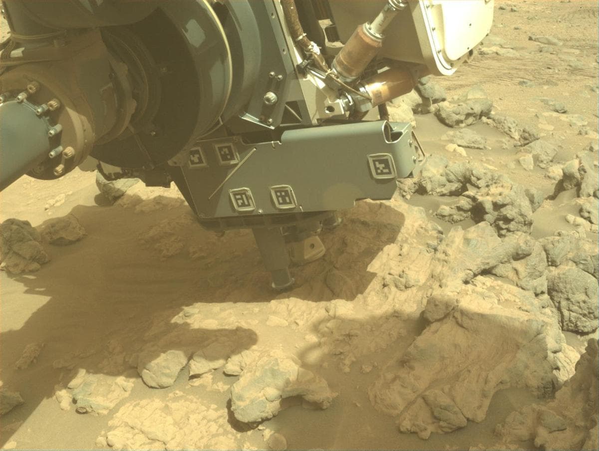 Foto de Marte da câmera FRONT_HAZCAM_LEFT_A