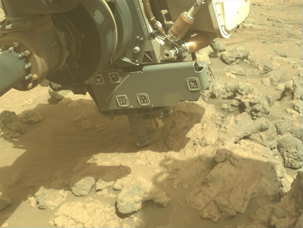 Foto de Marte da câmera FRONT_HAZCAM_LEFT_A