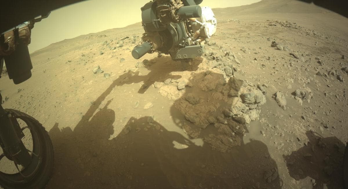 Foto de Marte da câmera FRONT_HAZCAM_LEFT_A