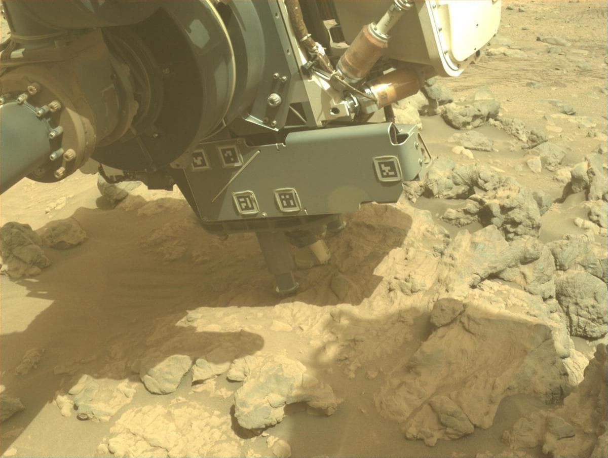 Foto de Marte da câmera FRONT_HAZCAM_LEFT_A