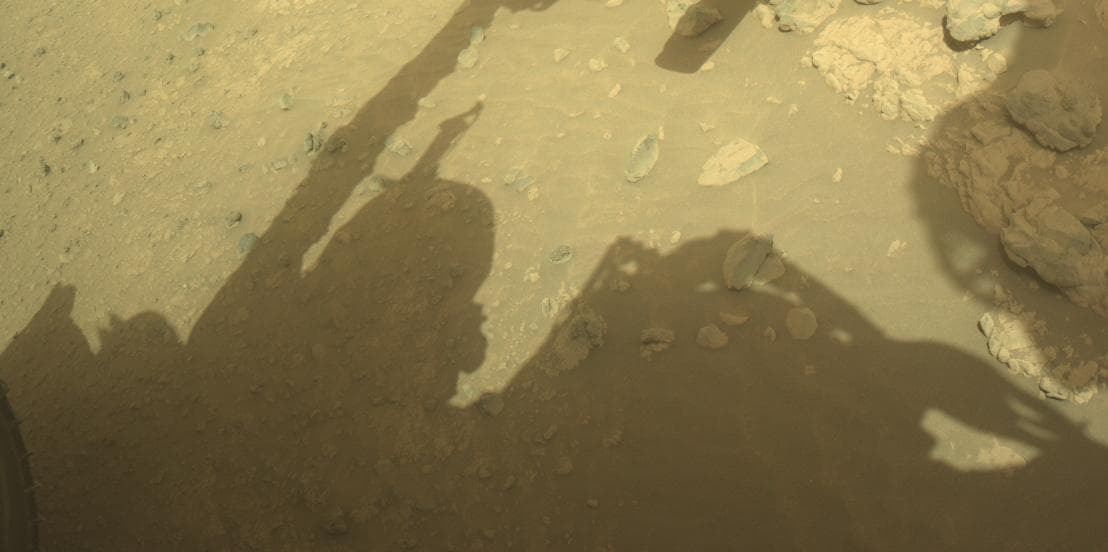 Foto de Marte da câmera FRONT_HAZCAM_LEFT_A