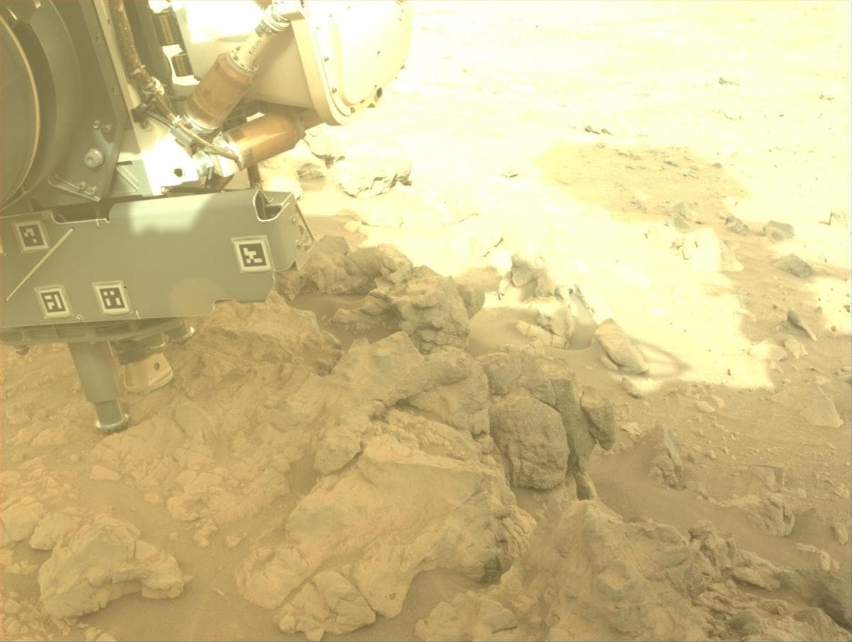 Foto de Marte da câmera FRONT_HAZCAM_LEFT_A