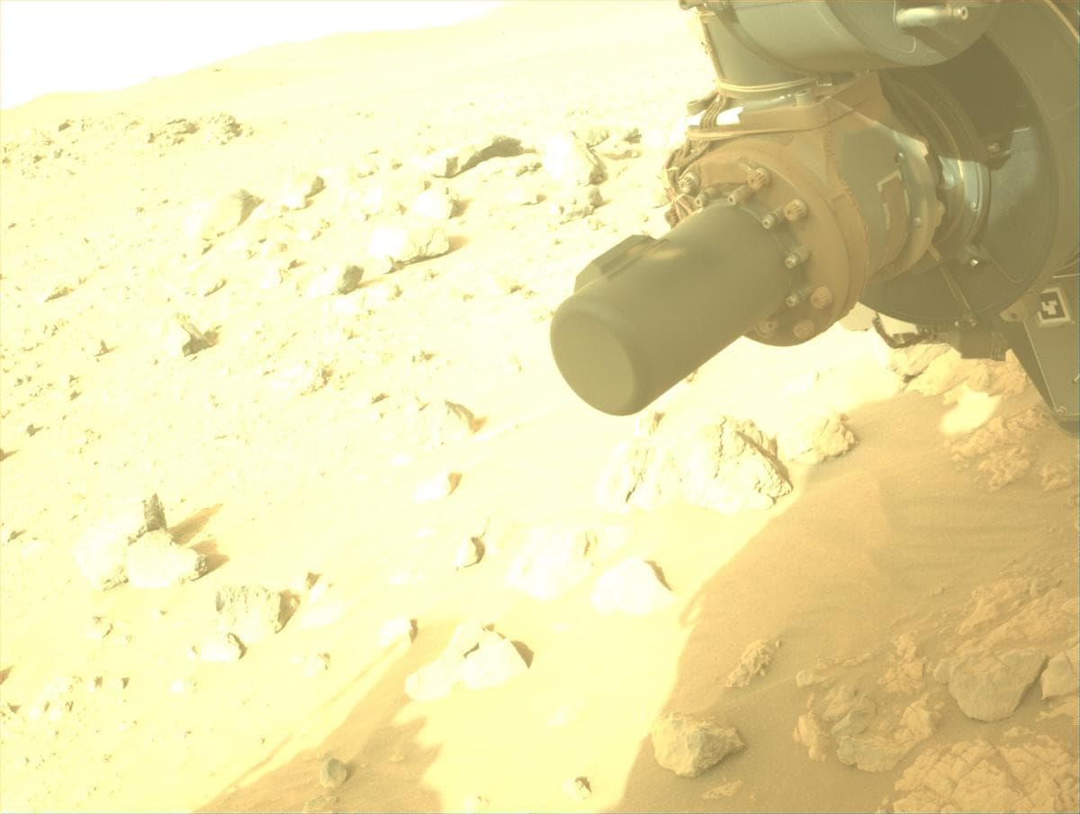 Foto de Marte da câmera FRONT_HAZCAM_LEFT_A