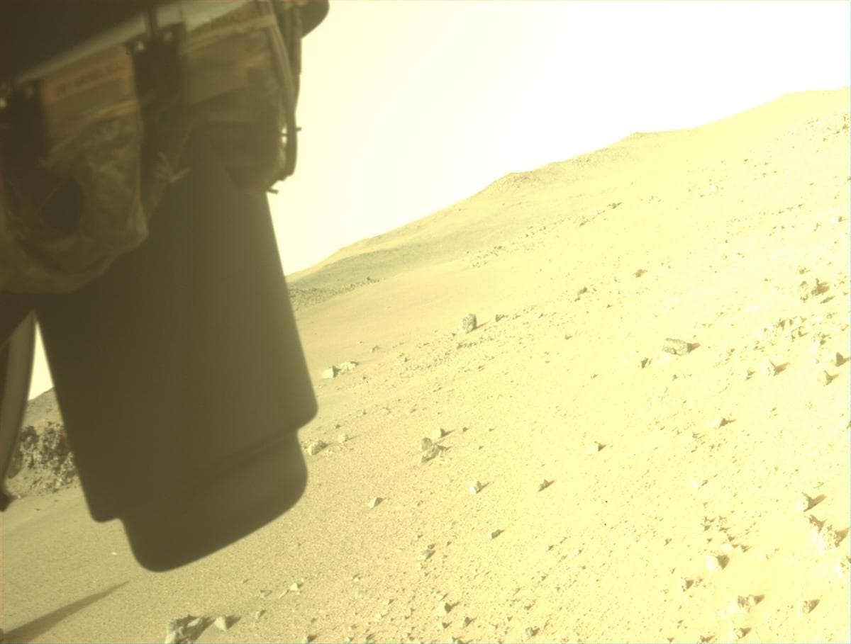 Foto de Marte da câmera FRONT_HAZCAM_LEFT_A