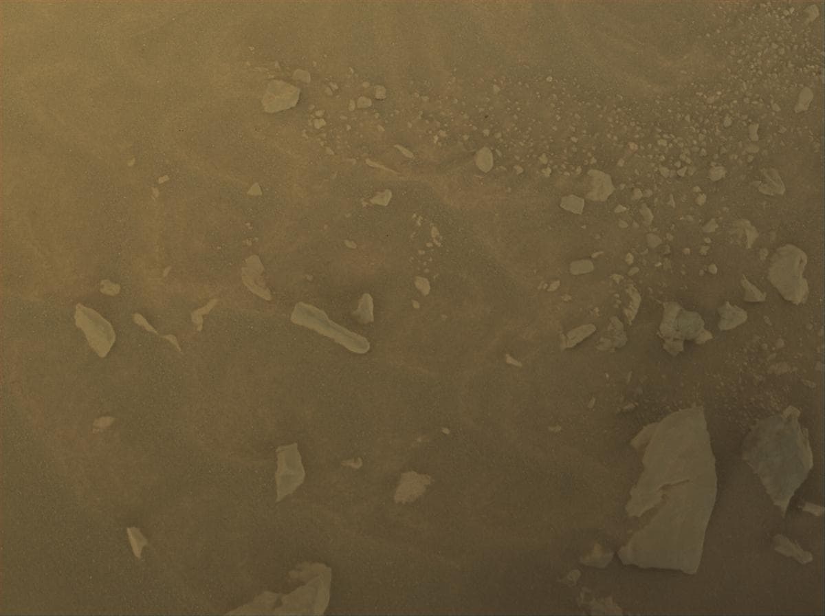 Foto de Marte da câmera FRONT_HAZCAM_LEFT_A