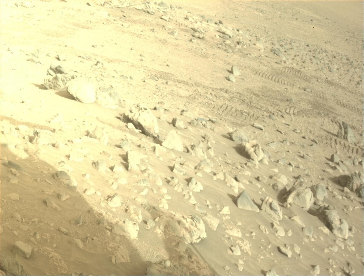 Foto de Marte da câmera FRONT_HAZCAM_LEFT_A