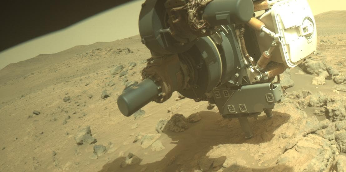 Foto de Marte da câmera FRONT_HAZCAM_RIGHT_A