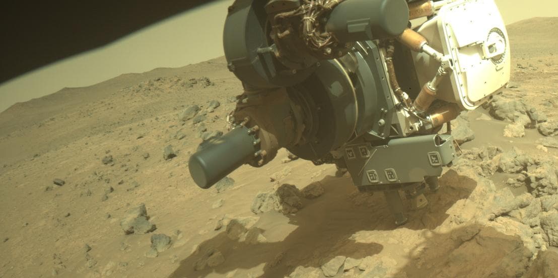 Foto de Marte da câmera FRONT_HAZCAM_RIGHT_A