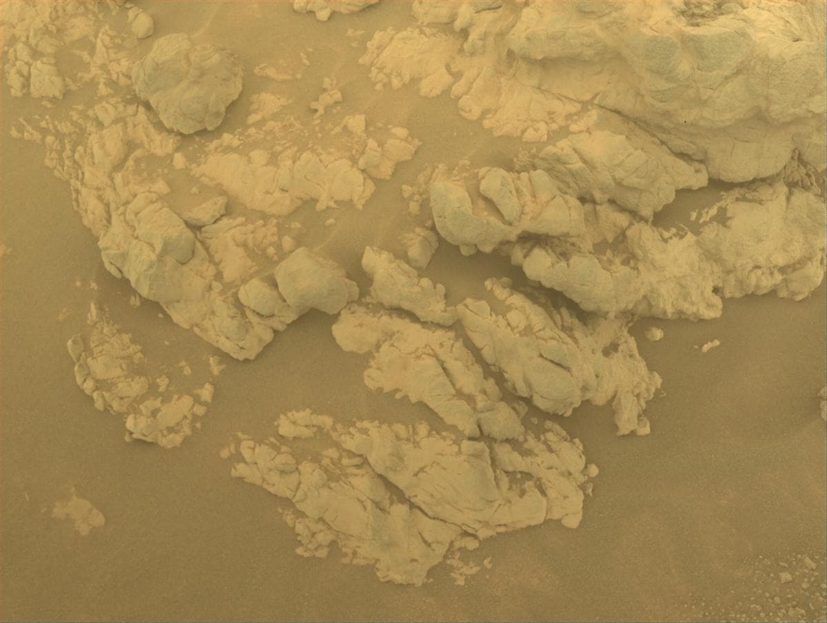 Foto de Marte da câmera FRONT_HAZCAM_RIGHT_A