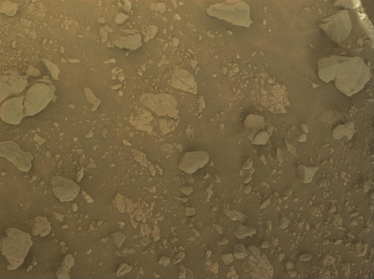 Foto de Marte da câmera FRONT_HAZCAM_RIGHT_A