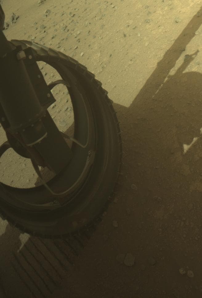 Foto de Marte da câmera FRONT_HAZCAM_LEFT_A