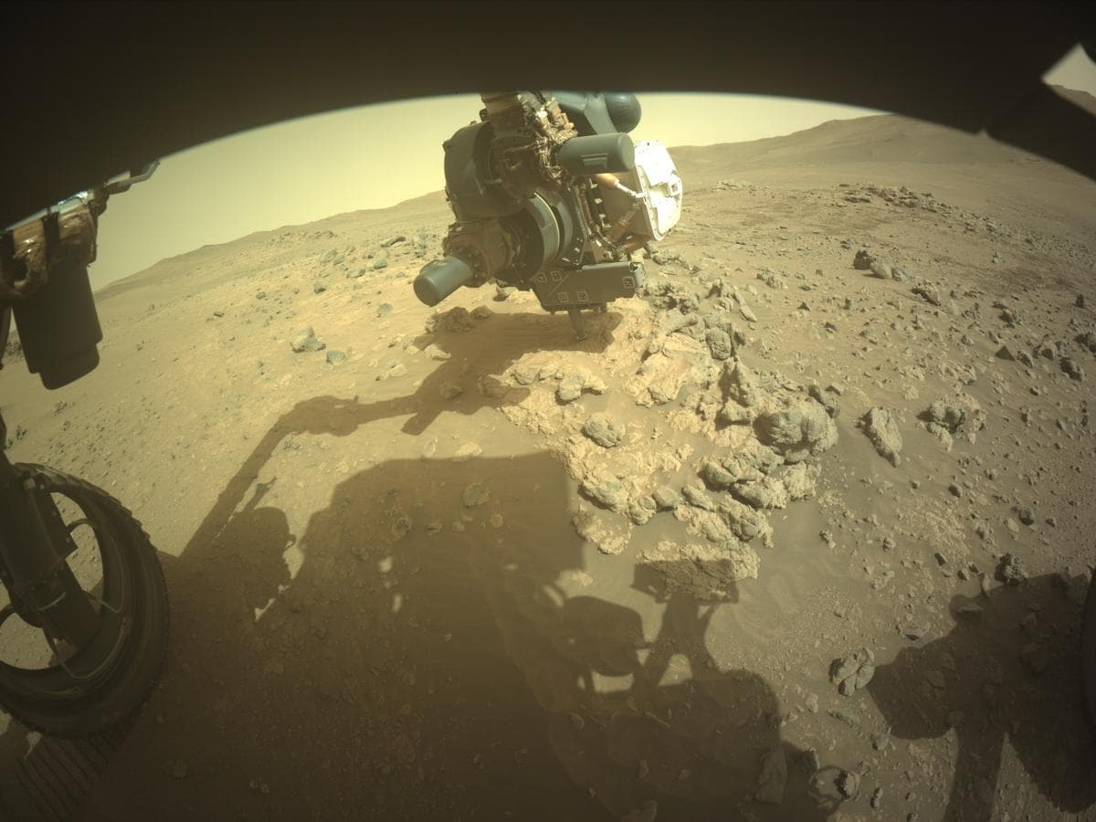 Foto de Marte da câmera FRONT_HAZCAM_LEFT_A