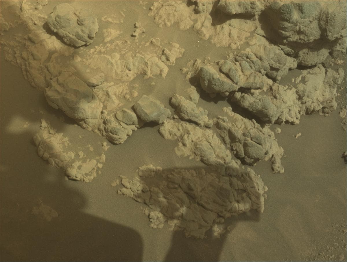 Foto de Marte da câmera FRONT_HAZCAM_LEFT_A