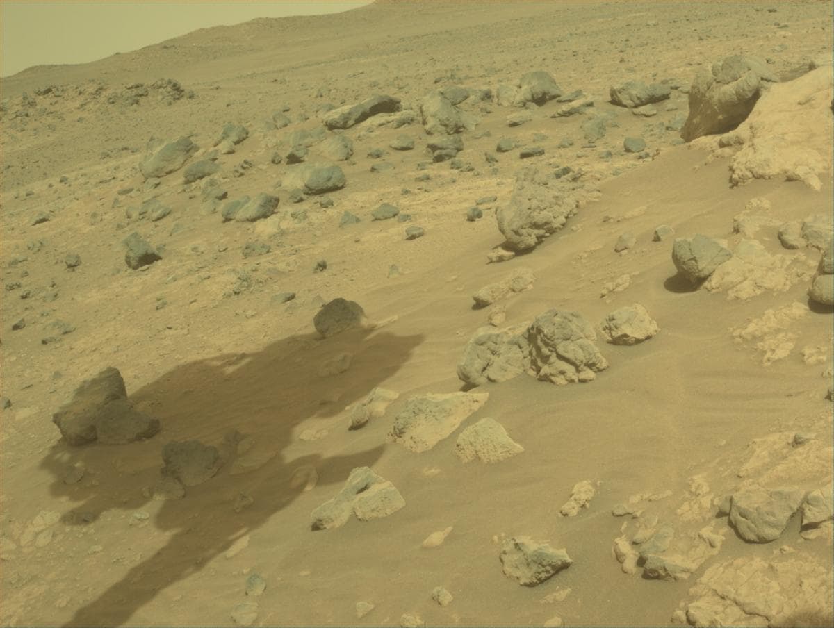 Foto de Marte da câmera FRONT_HAZCAM_LEFT_A