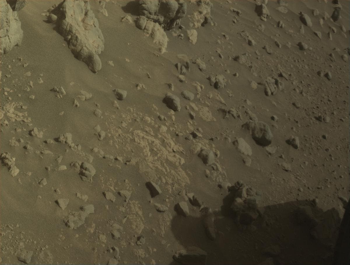 Foto de Marte da câmera FRONT_HAZCAM_LEFT_A