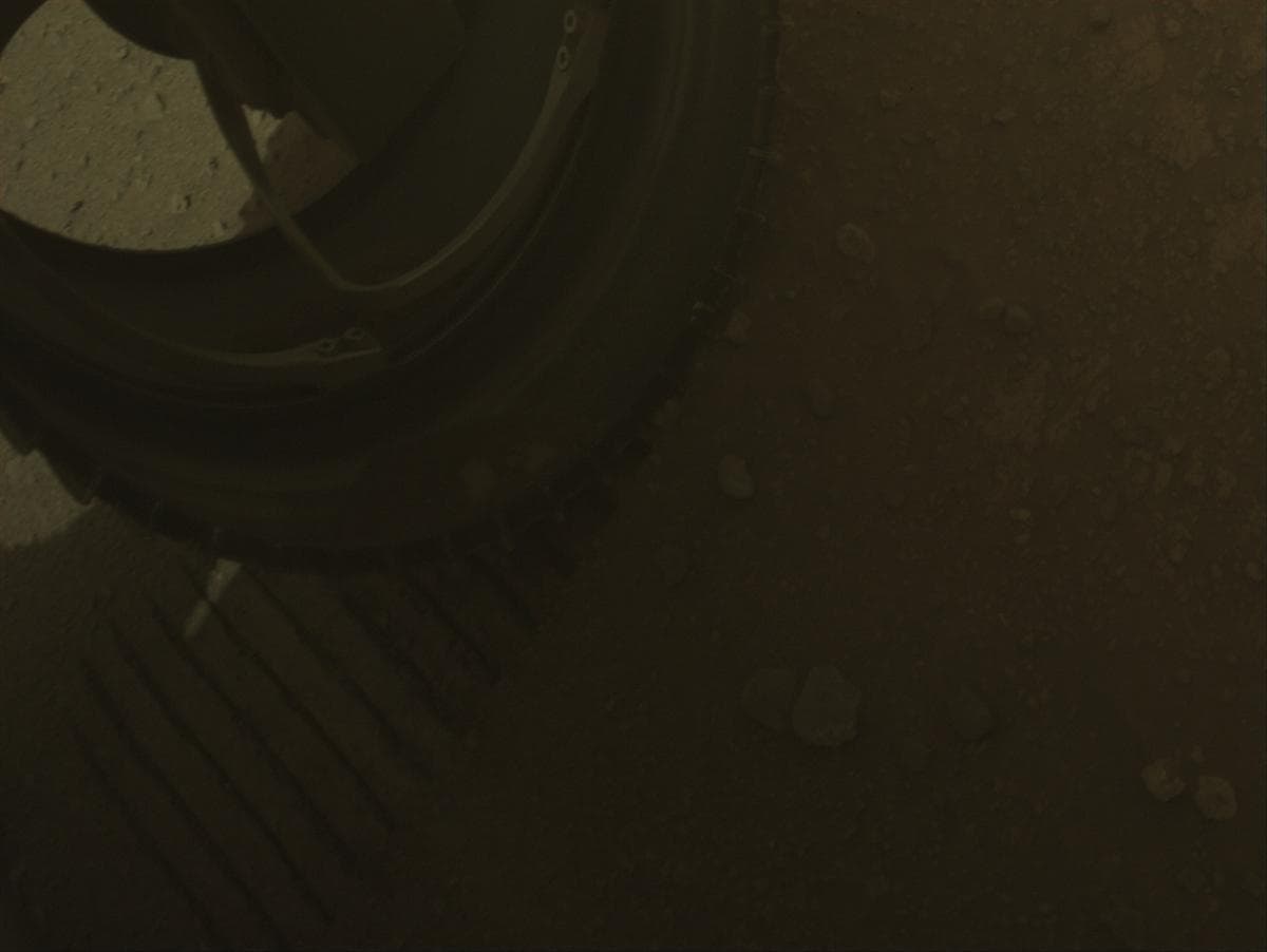 Foto de Marte da câmera FRONT_HAZCAM_LEFT_A