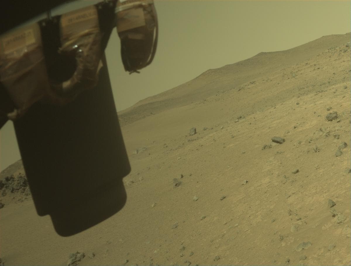 Foto de Marte da câmera FRONT_HAZCAM_LEFT_A