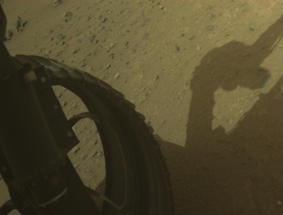 Foto de Marte da câmera FRONT_HAZCAM_LEFT_A