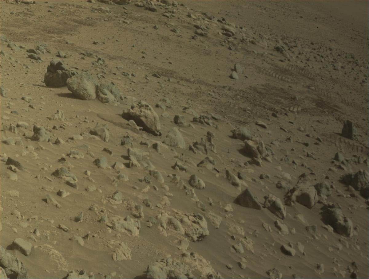Foto de Marte da câmera FRONT_HAZCAM_LEFT_A