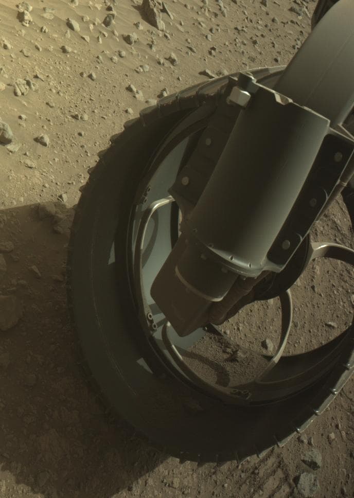 Foto de Marte da câmera FRONT_HAZCAM_RIGHT_A