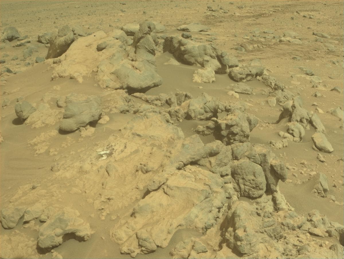 Foto de Marte da câmera FRONT_HAZCAM_RIGHT_A