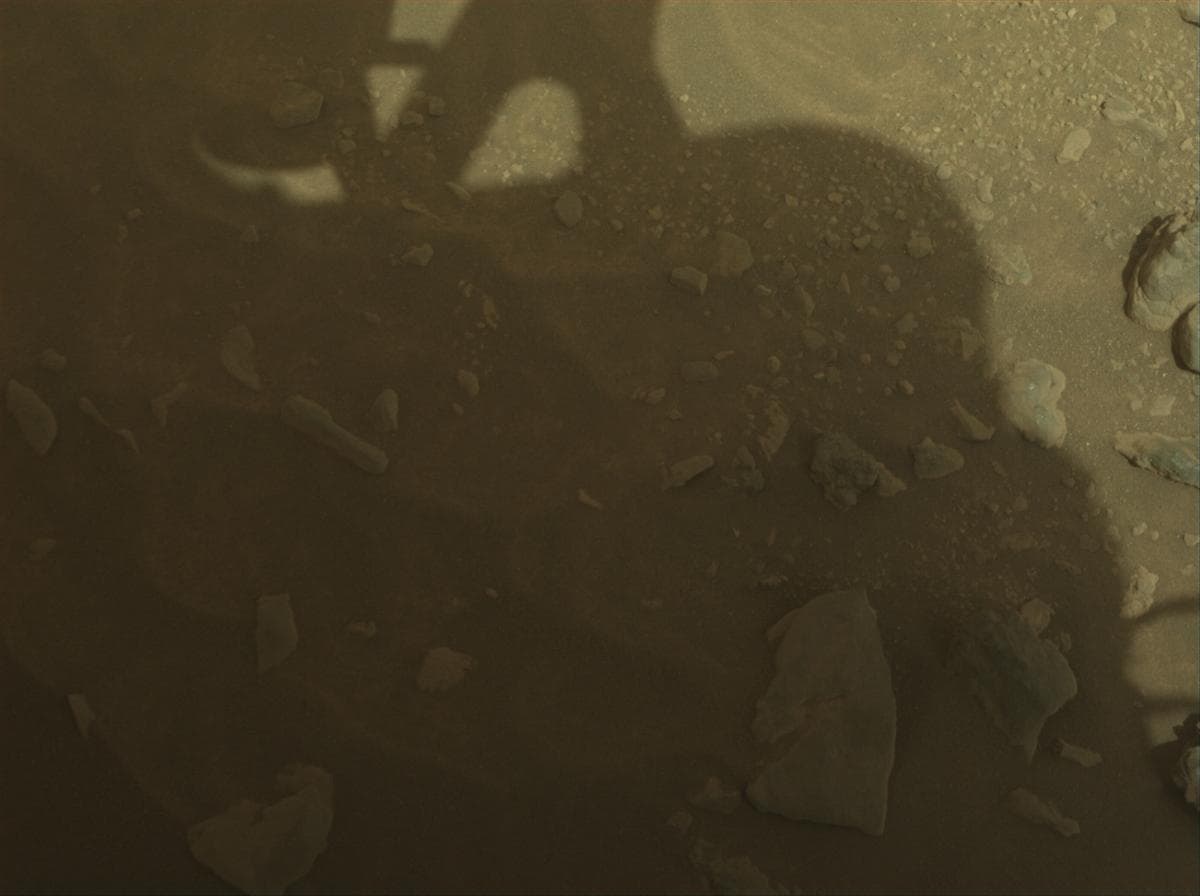 Foto de Marte da câmera FRONT_HAZCAM_RIGHT_A