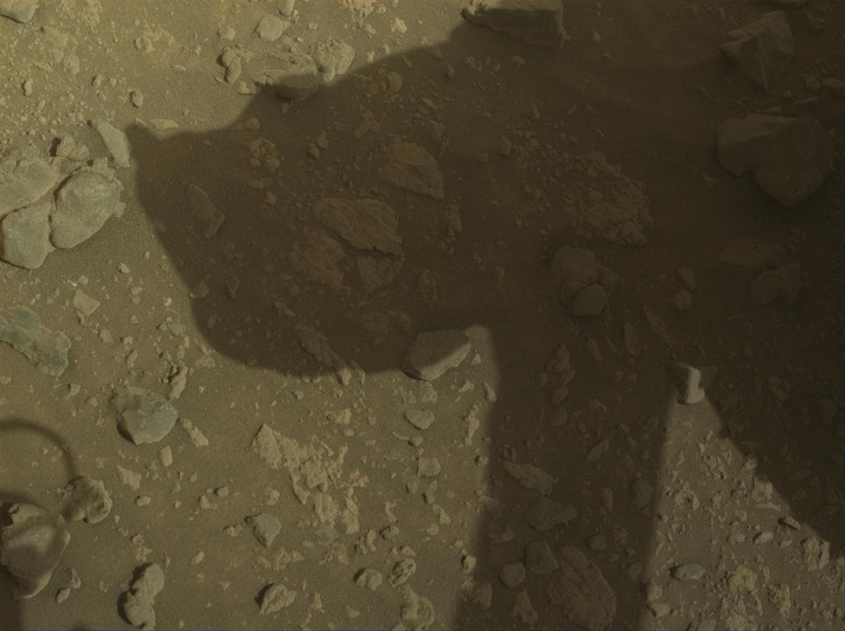 Foto de Marte da câmera FRONT_HAZCAM_RIGHT_A