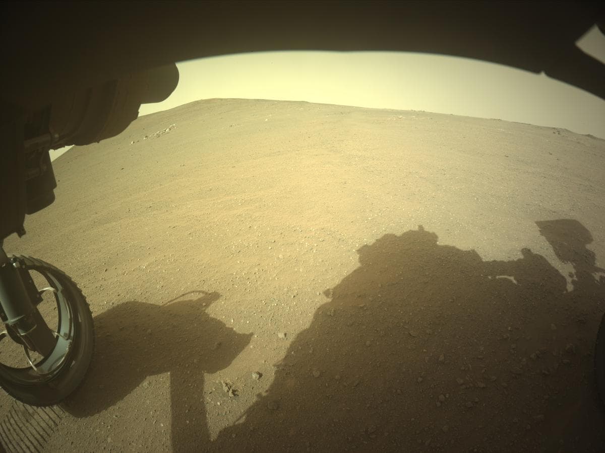 Foto de Marte da câmera FRONT_HAZCAM_LEFT_A