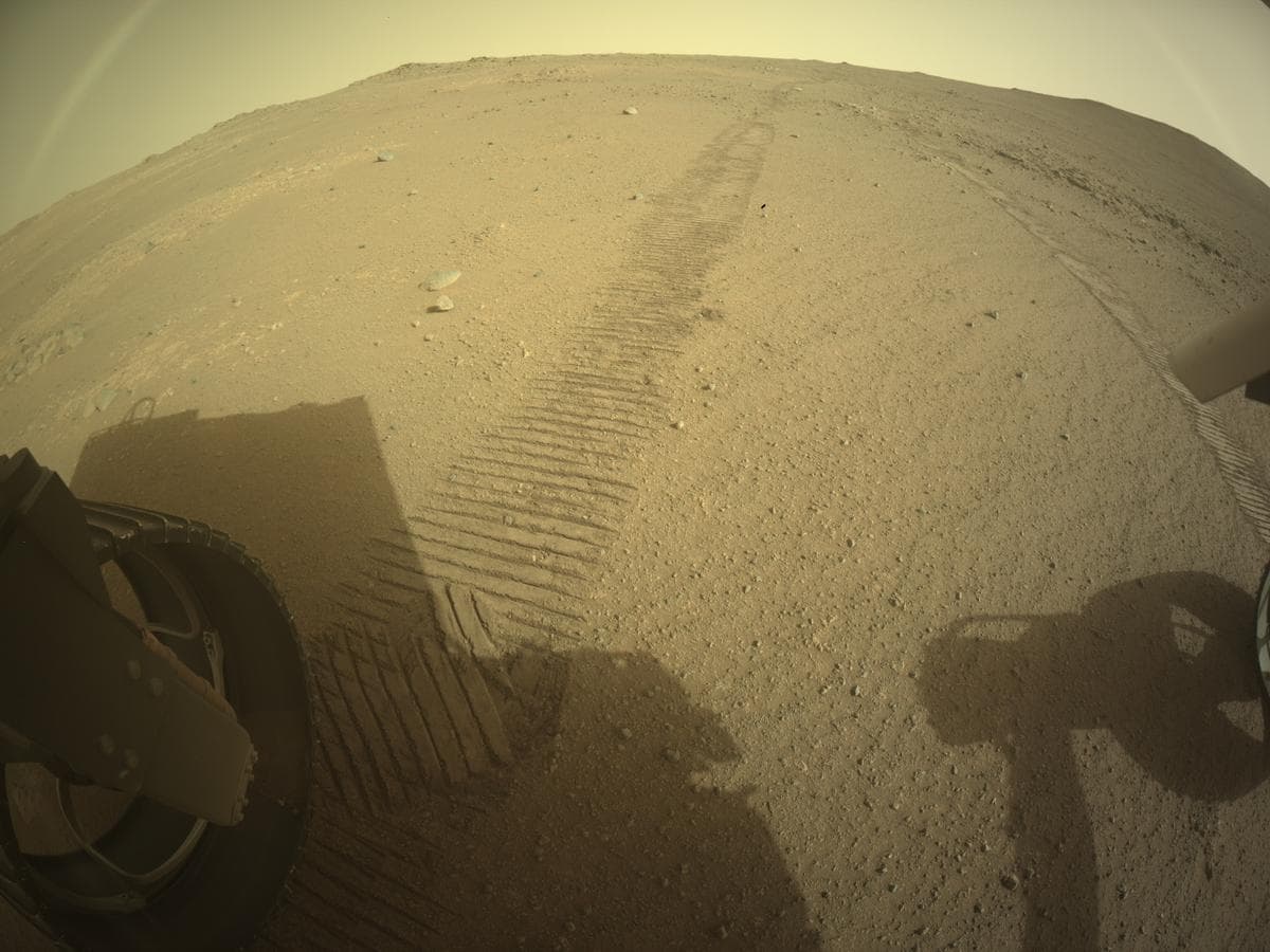 Foto de Marte da câmera REAR_HAZCAM_LEFT