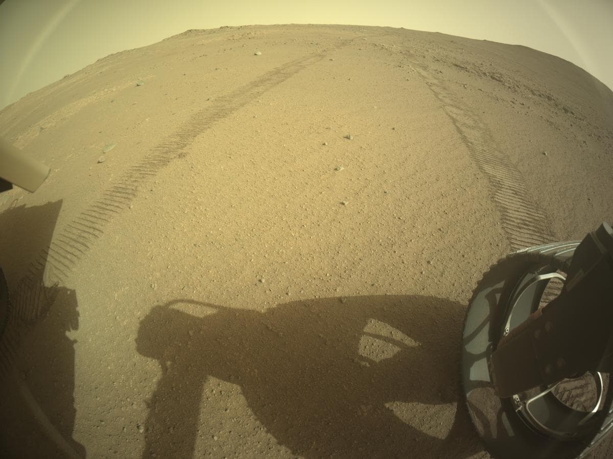 Foto de Marte da câmera REAR_HAZCAM_RIGHT