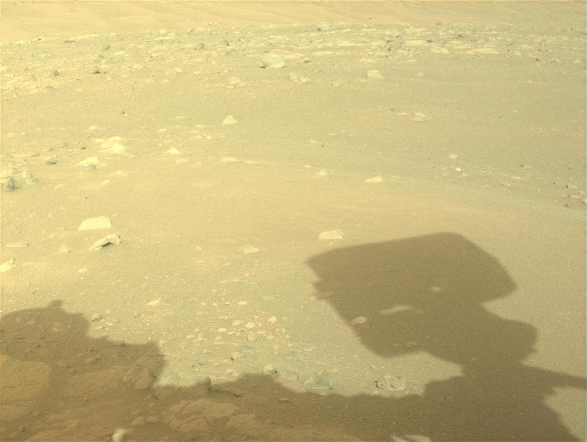 Foto de Marte da câmera FRONT_HAZCAM_LEFT_A