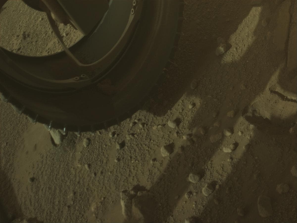 Foto de Marte da câmera FRONT_HAZCAM_LEFT_A