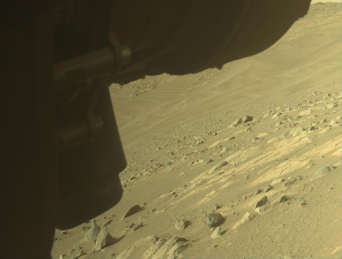 Foto de Marte da câmera FRONT_HAZCAM_LEFT_A
