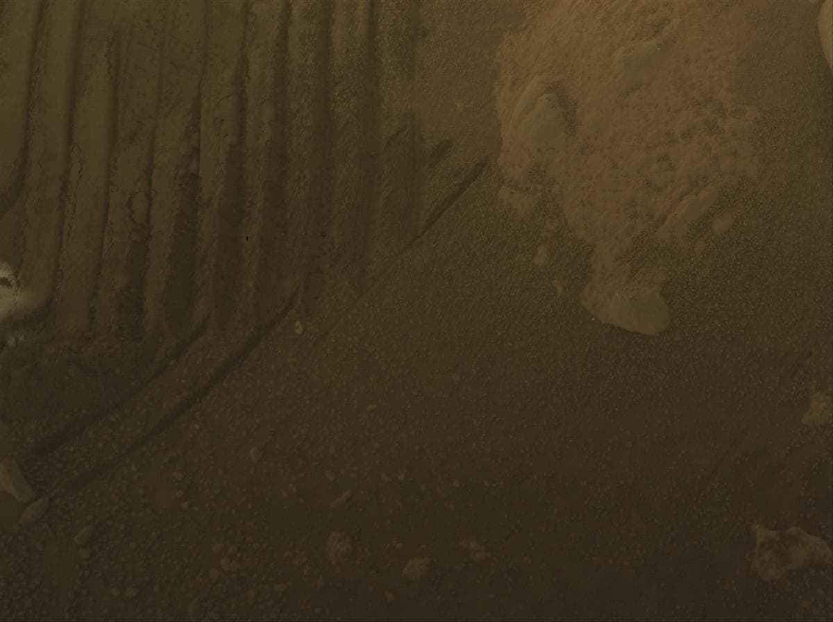 Foto de Marte da câmera FRONT_HAZCAM_LEFT_A