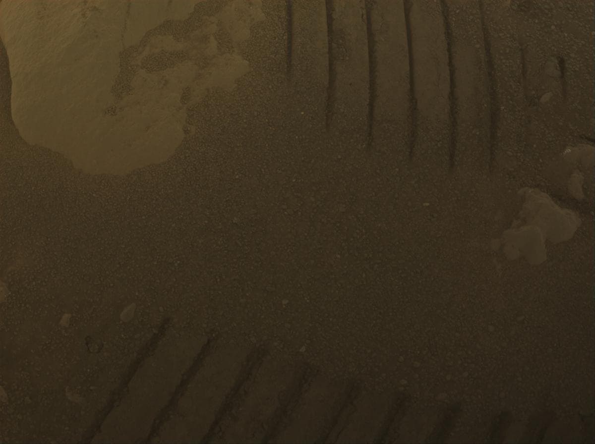 Foto de Marte da câmera FRONT_HAZCAM_LEFT_A