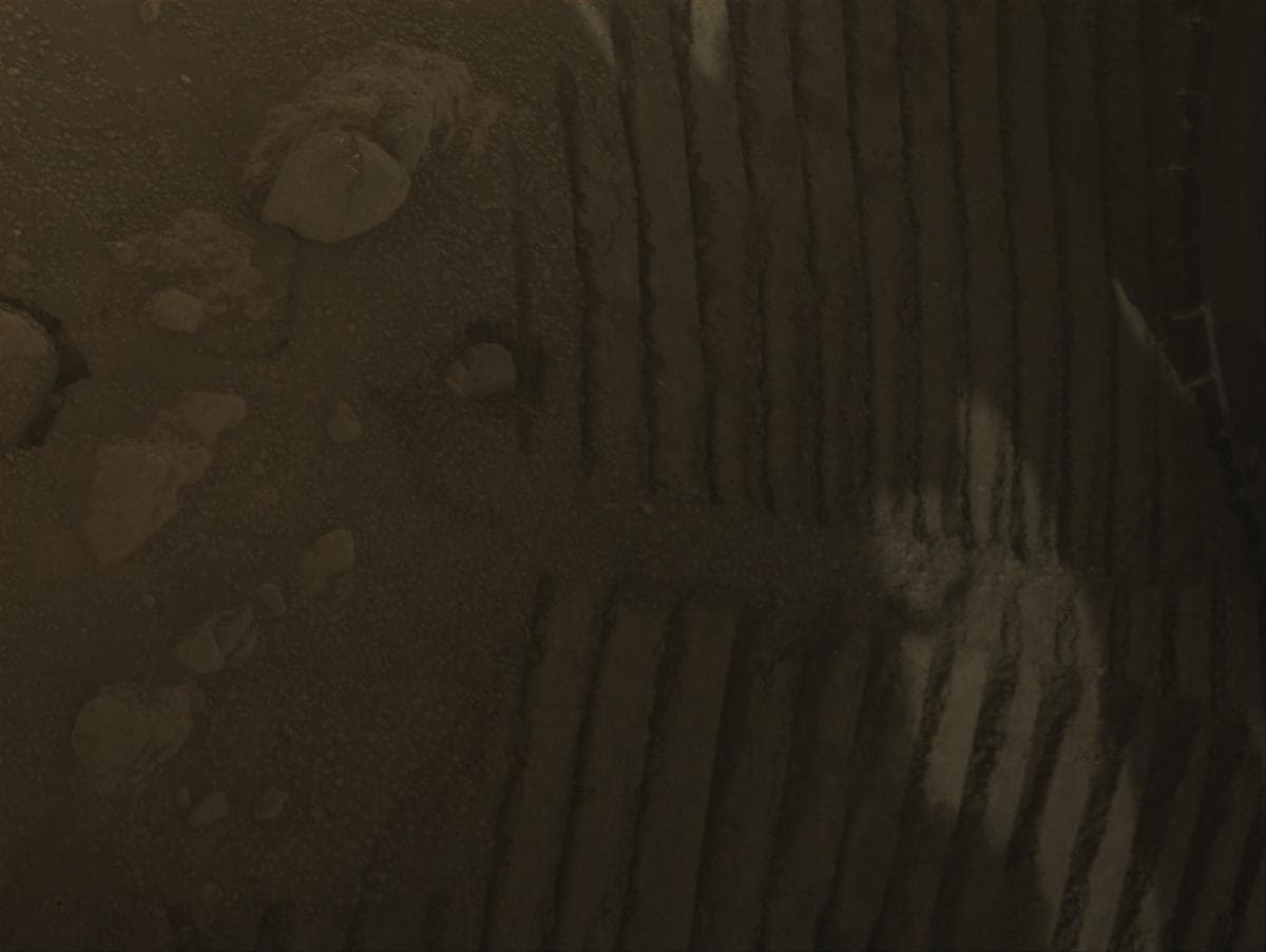 Foto de Marte da câmera FRONT_HAZCAM_LEFT_A