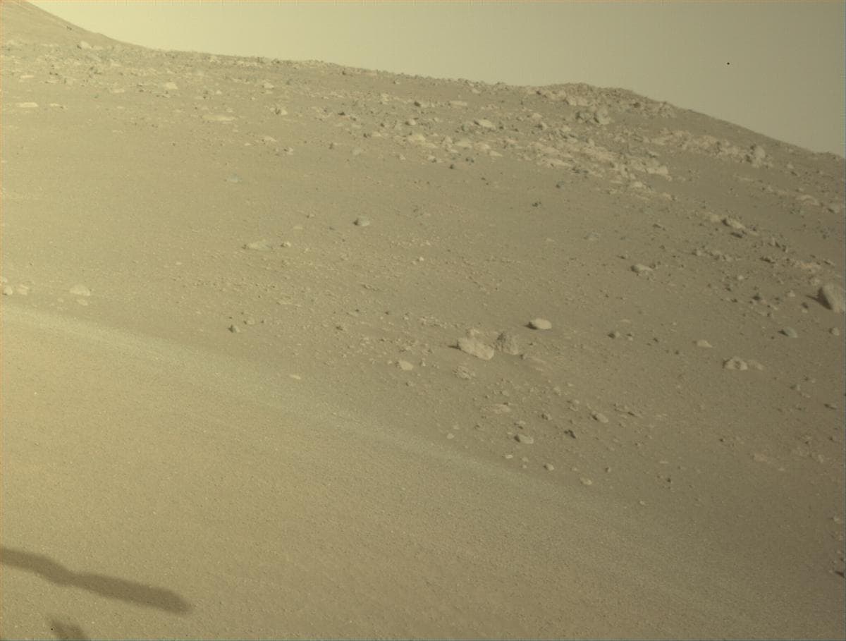 Foto de Marte da câmera FRONT_HAZCAM_LEFT_A